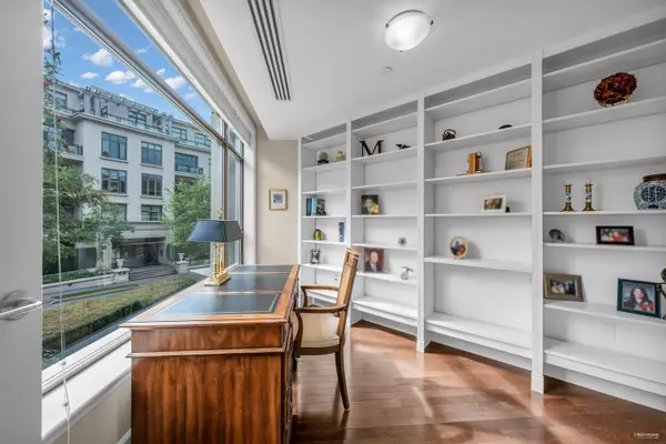 West Vancouver, BC V7T 0A2,533 Waters Edge CRES #202