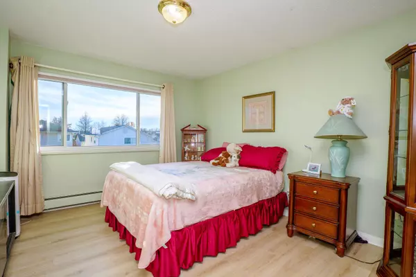 19520 115a AVE Pitt Meadows, BC V3Y 1R4