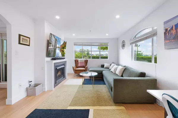 2 Renaissance SQ #105, New Westminster, BC V3M 6K3