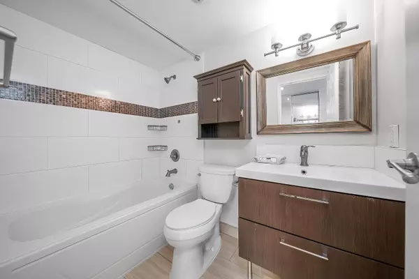 Vancouver, BC V6E 3Z6,1270 Robson ST #602