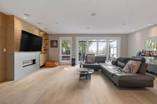 North Vancouver, BC V7R 2M6,1033 Prospect AVE