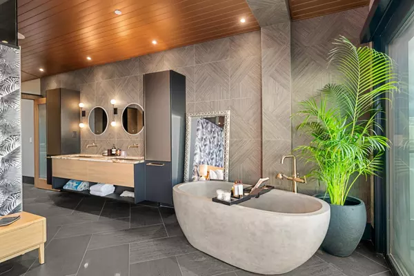 White Rock, BC V4B 1B5,14555 Marine DR