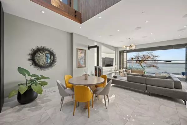 14555 Marine DR White Rock, BC V4B 1B5