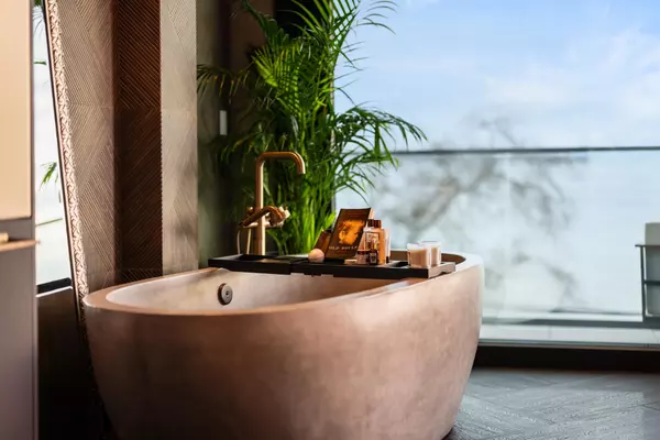 White Rock, BC V4B 1B5,14555 Marine DR