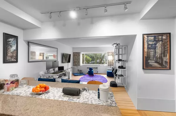 Vancouver, BC V6G 1K7,1879 Barclay ST #2