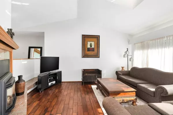 Surrey, BC V4A 8P8,14098 20 AVE