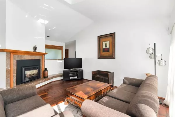 Surrey, BC V4A 8P8,14098 20 AVE