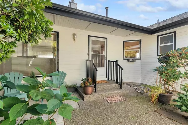 Surrey, BC V4A 8P8,14098 20 AVE