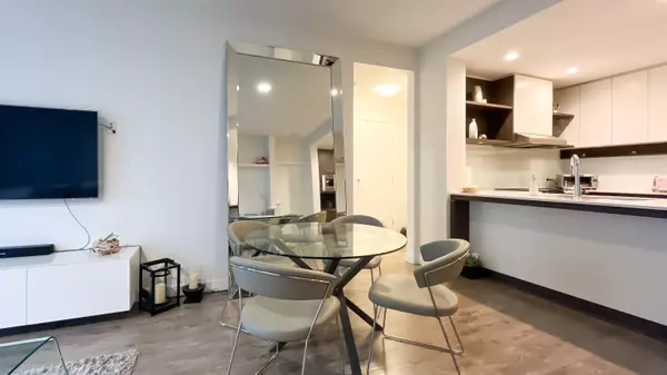 545 Foster AVE #211 Coquitlam, BC V3J 0B3