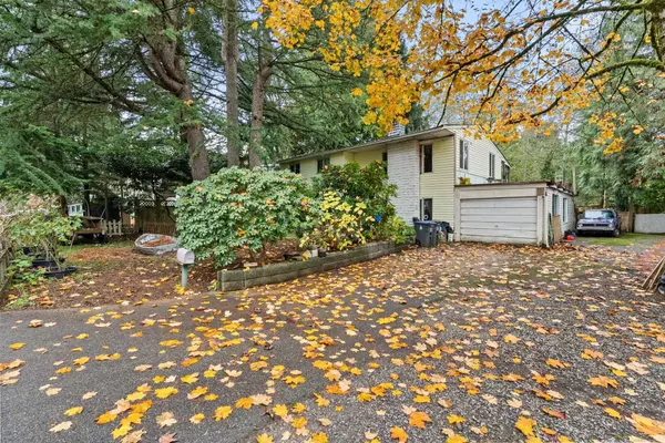 Surrey, BC V3W 5L5,7048 140a ST