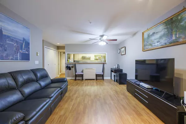 Coquitlam, BC V3B 7W2,1163 The High ST #210