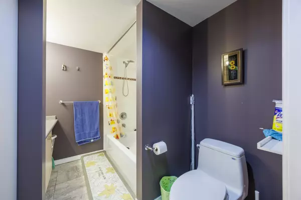 Coquitlam, BC V3B 7W2,1163 The High ST #210