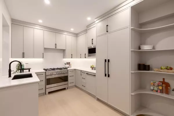 Vancouver, BC V6K 2T9,2976 W 13th AVE #3