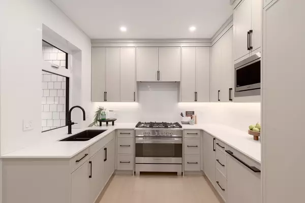 Vancouver, BC V6K 2T9,2976 W 13th AVE #3