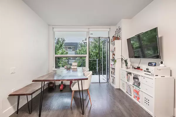 Richmond, BC V7C 0C7,5508 Hollybridge WAY #516