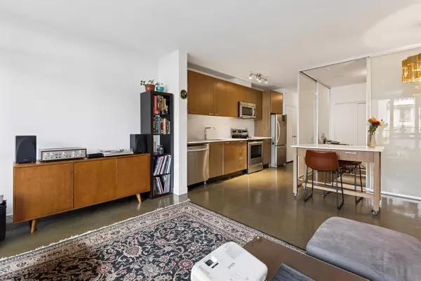 Vancouver, BC V6A 0B4,221 Union ST #309