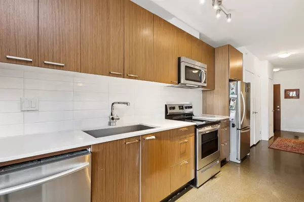 221 Union ST #309 Vancouver, BC V6A 0B4