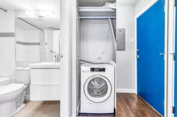 Vancouver, BC V6B 2W6,939 Homer ST #710