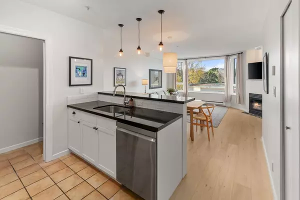 1688 Cypress ST #404, Vancouver, BC V6J 5J1