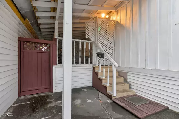 Coquitlam, BC V3K 2X8,4200 Dewdney Trunk RD #52