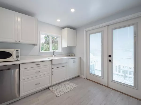 Gibsons, BC V0N 1V9,747 Cascade CRES