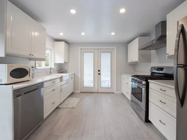 747 Cascade CRES, Gibsons, BC V0N 1V9