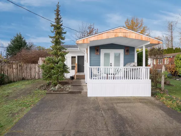 Gibsons, BC V0N 1V9,747 Cascade CRES