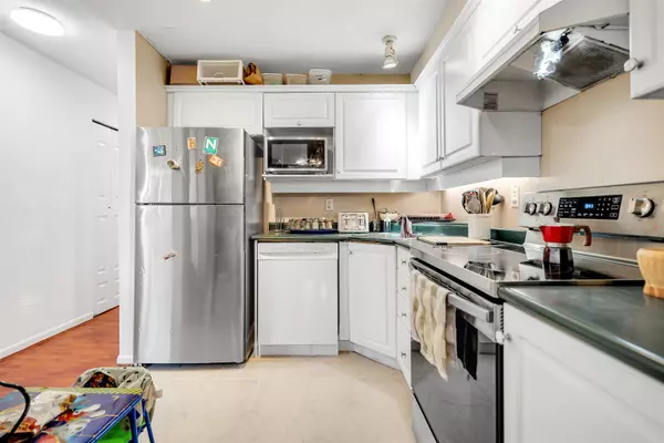 Surrey, BC V3W 1E5,13780 76 AVE #313