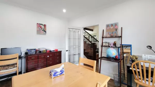 5977 151 ST Surrey, BC V3S 5L5