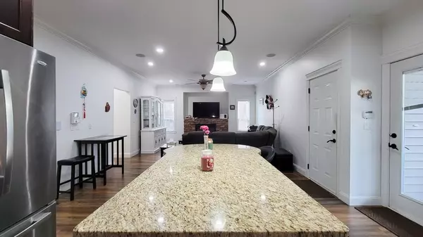 5977 151 ST Surrey, BC V3S 5L5