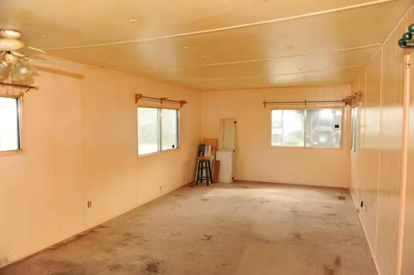 Maple Ridge, BC V2X 2R4,21163 Lougheed HWY #39