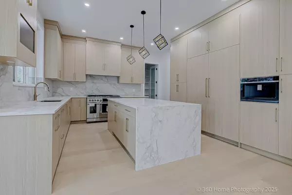 North Vancouver, BC V7J 3C5,3252 Allan RD