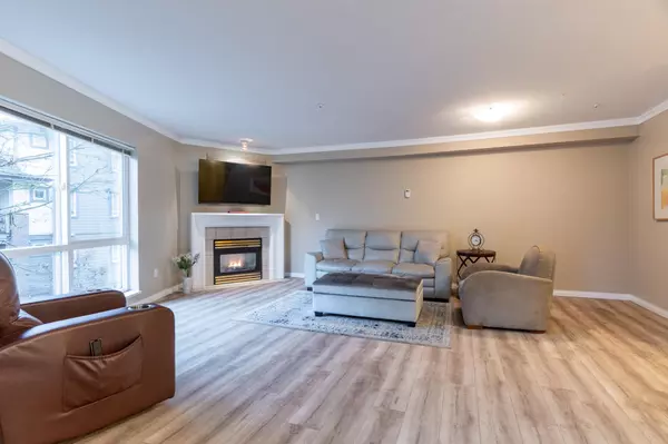 Surrey, BC V4P 3B1,15150 29a AVE #210