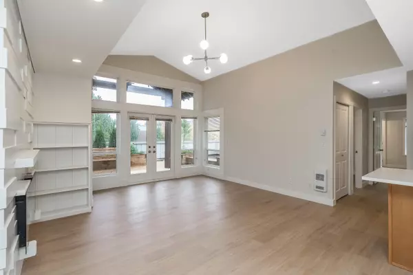 Surrey, BC V4P 1G6,2828 152 ST #208