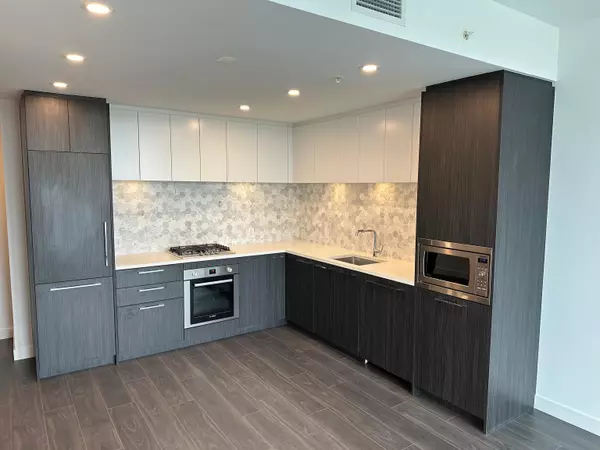 Burnaby, BC V5C 0N6,2425 Alpha AVE #705