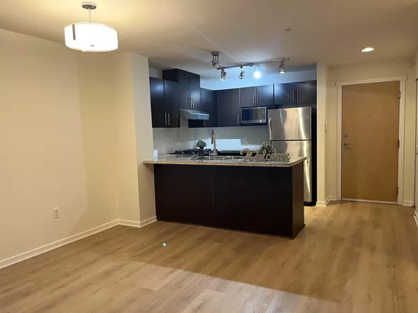 Port Moody, BC V3H 5L3,700 Klahanie DR #109