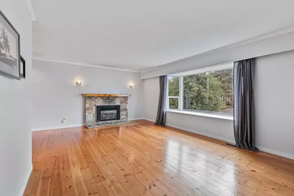 White Rock, BC V4B 4N2,1430 Maple ST