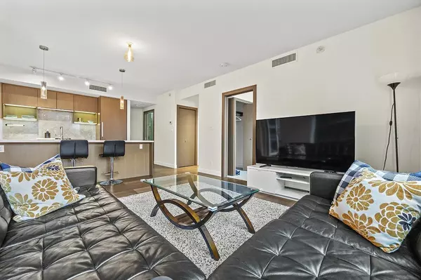 Vancouver, BC V6B 0P3,38 Smithe ST #758