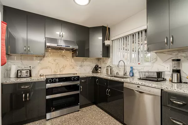 New Westminster, BC V3L 3T2,467 Fader ST