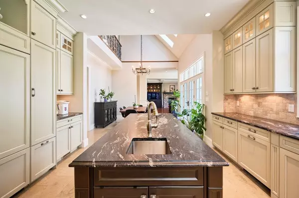 Coquitlam, BC V3E 3G8,1373 Glenbrook ST