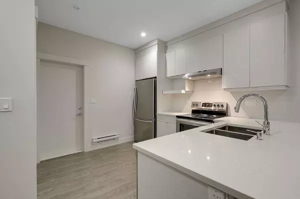 Surrey, BC V3R 0E3,11267 133 ST #16