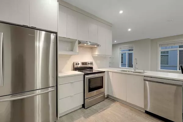 Surrey, BC V3R 0E3,11267 133 ST #16