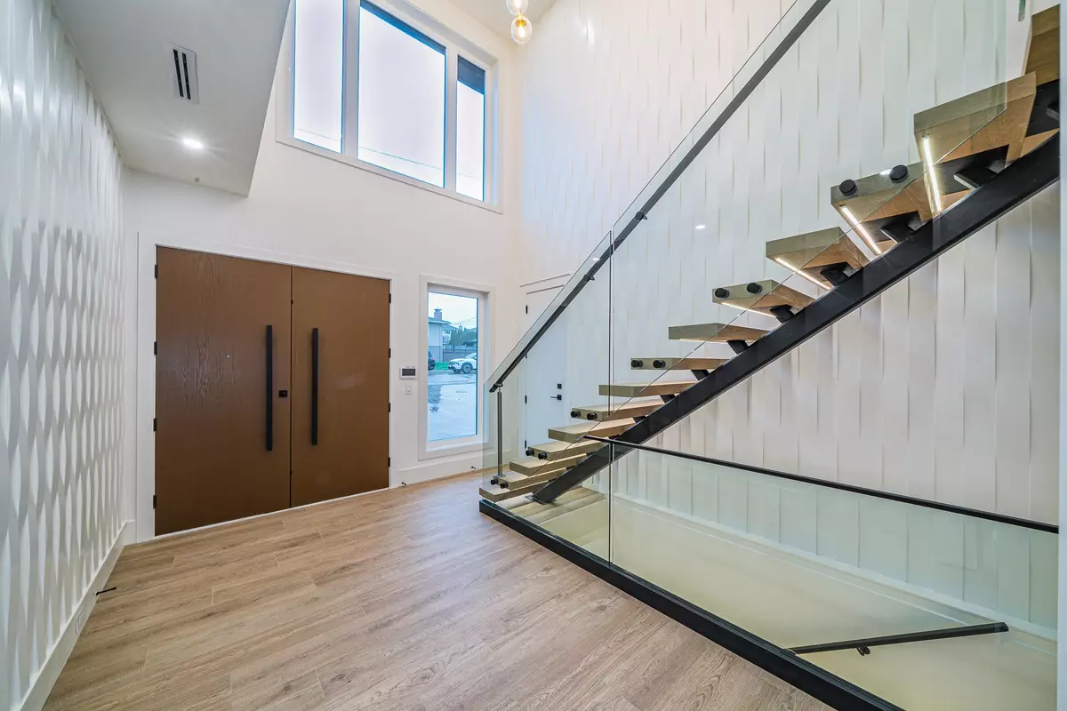 Burnaby, BC V5B 4K2,6708 Winch ST