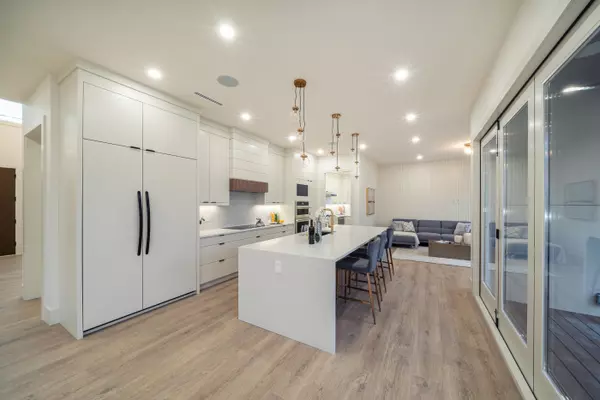 6708 Winch ST Burnaby, BC V5B 4K2