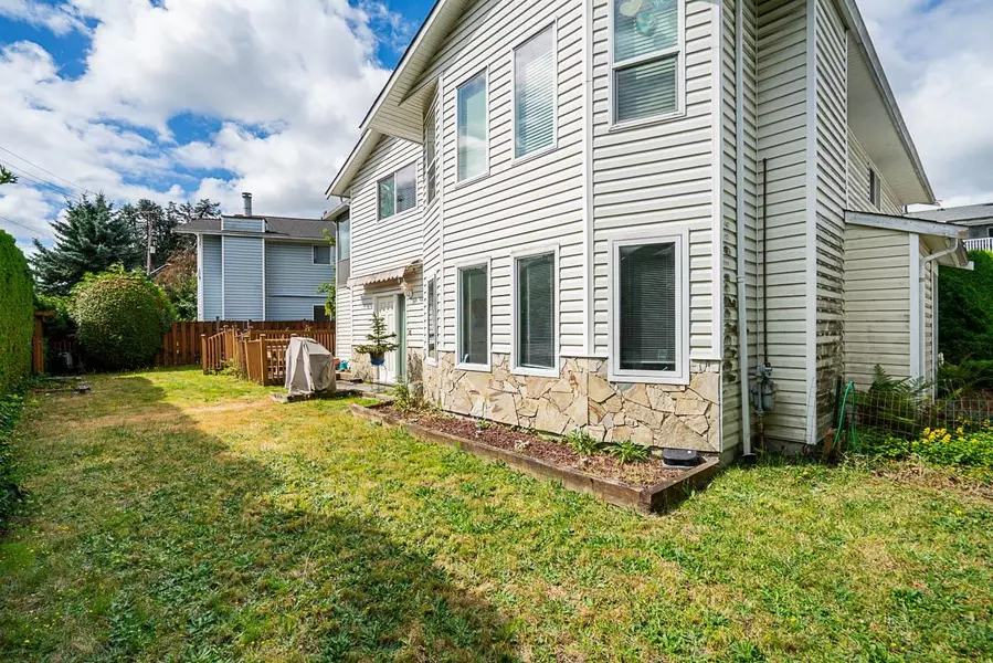 527 E Columbia ST, New Westminster, BC V3L 3X8