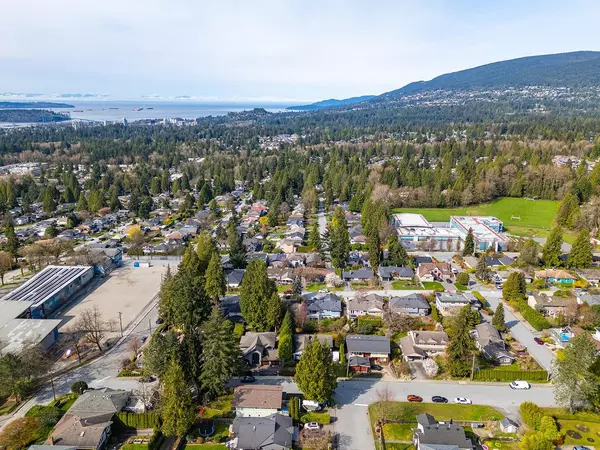 North Vancouver, BC V7N 3P2,3263 Norwood AVE