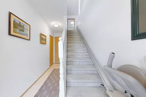 Surrey, BC V4N 2B3,15852 100 AVE