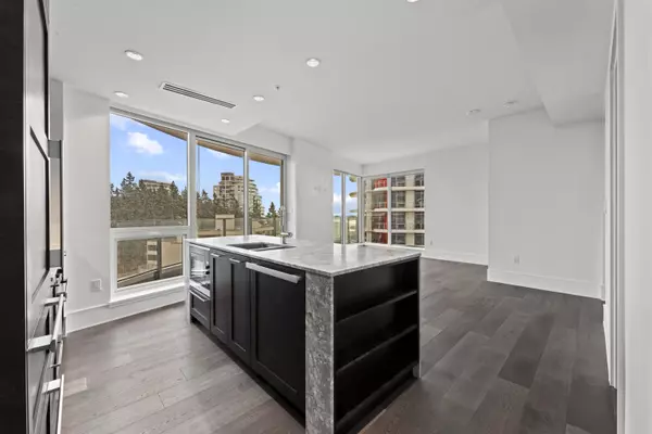 White Rock, BC V4B 0C3,1501 Foster ST #803