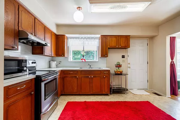 Coquitlam, BC V3K 3S1,2294 Austin AVE