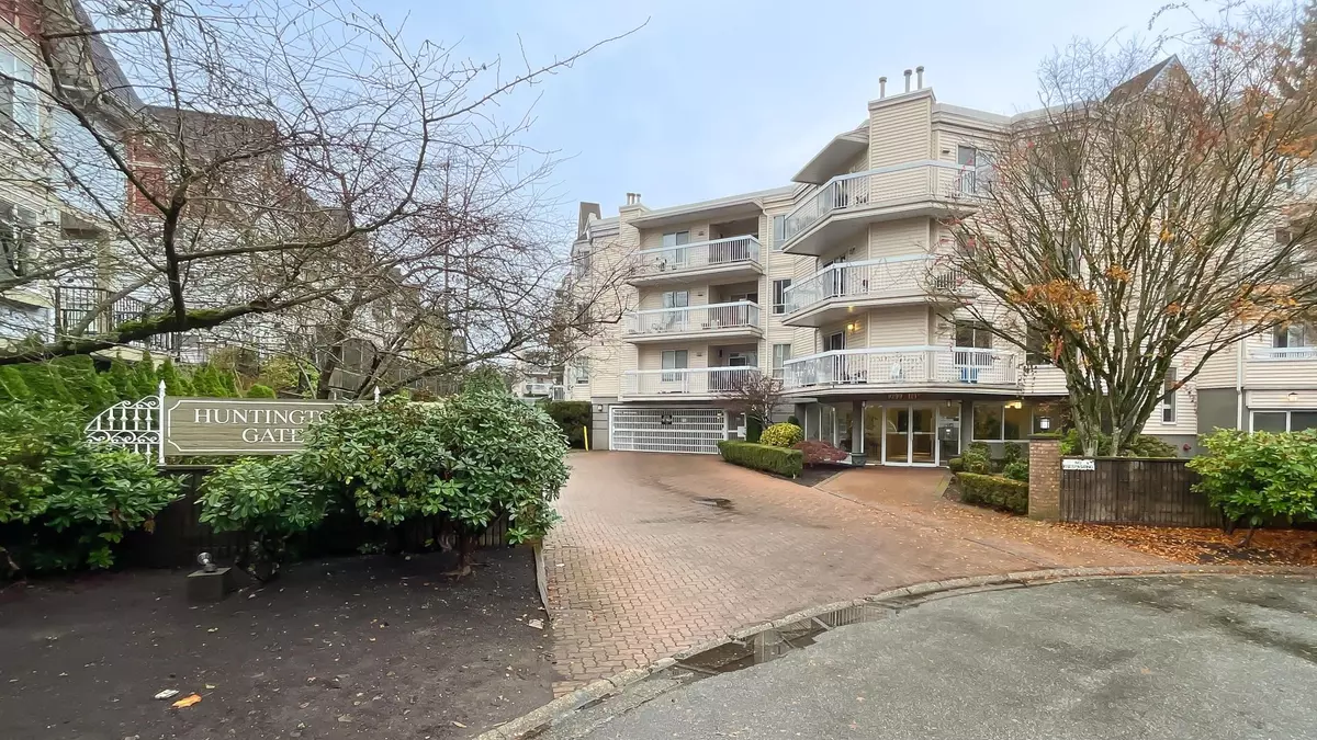 Surrey, BC V3V 7X8,9299 121 ST #305